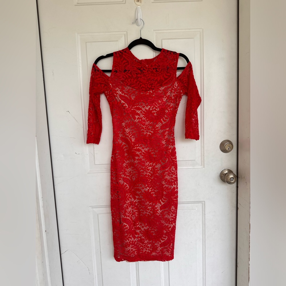 Bisou Bisou red laced dress with open shoulders Size 2